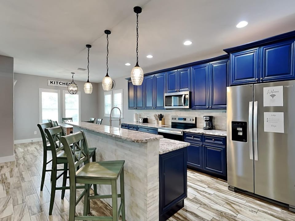 Kitchen or kitchenette, Seating area, dishwasher, furniture, microwave, oven, stove