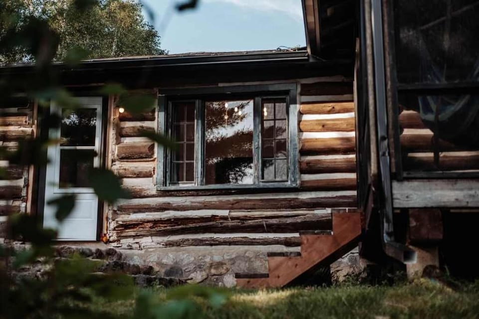 Morissette Base Camp - Lakeside Cozy Retreat for families and hikers Chalet in Ontario