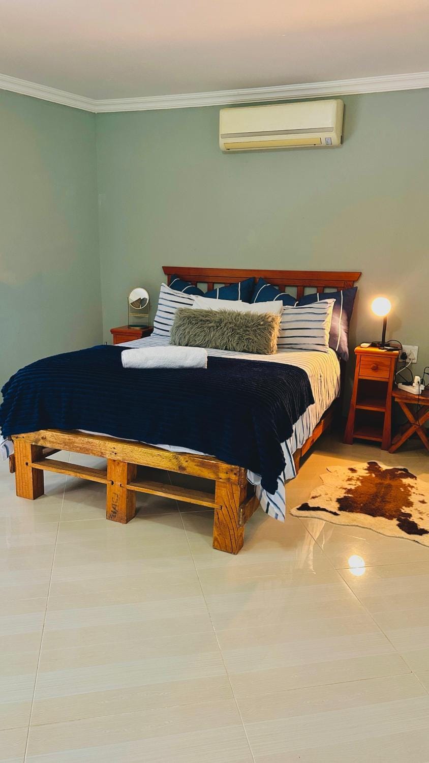 Bed, Bedroom, air conditioner