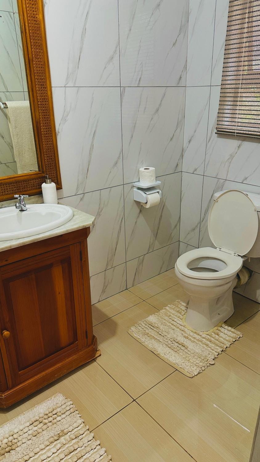 Toilet, towels