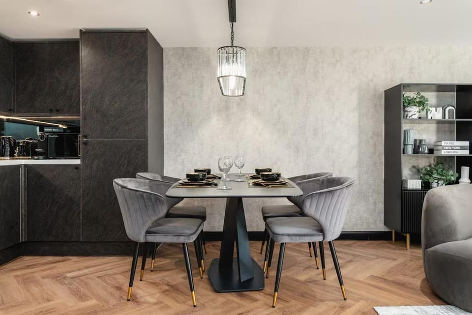 Kitchen or kitchenette, Living room, Seating area, Dining area