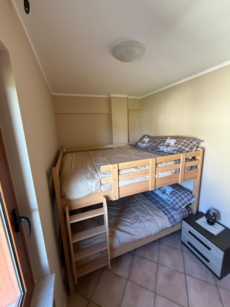 Bedroom, bunk bed