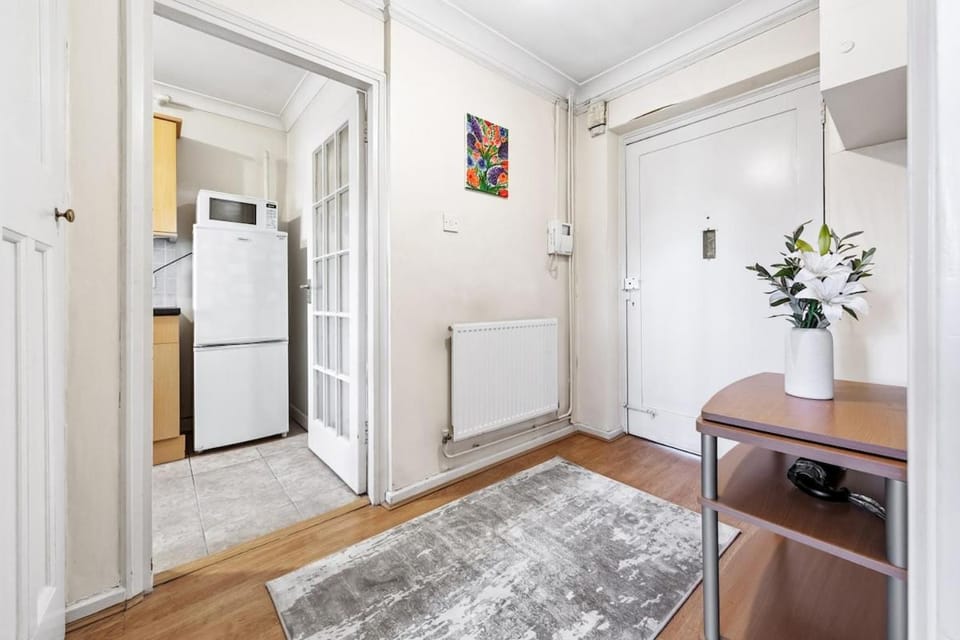 Modern Spacious studio flat in London Apartment in London Borough of Ealing
