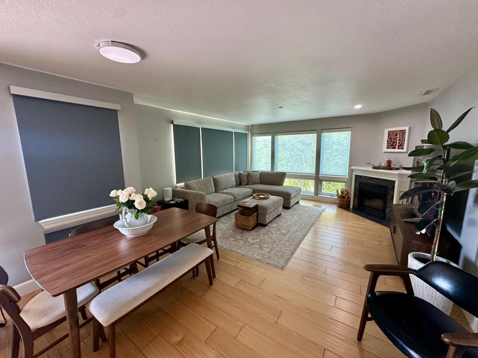 Living room, Dining area