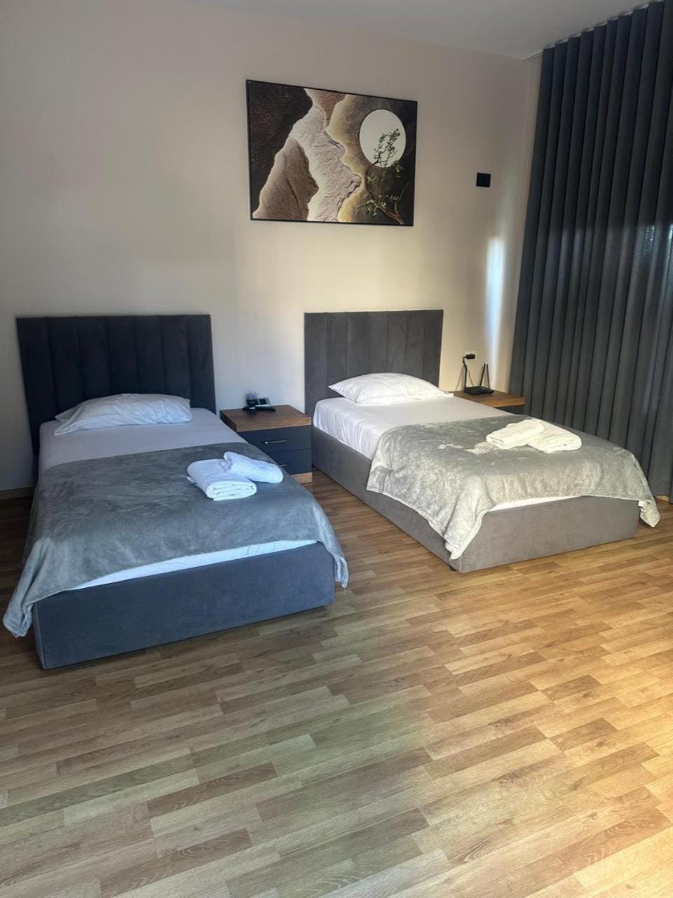 Bed, towels