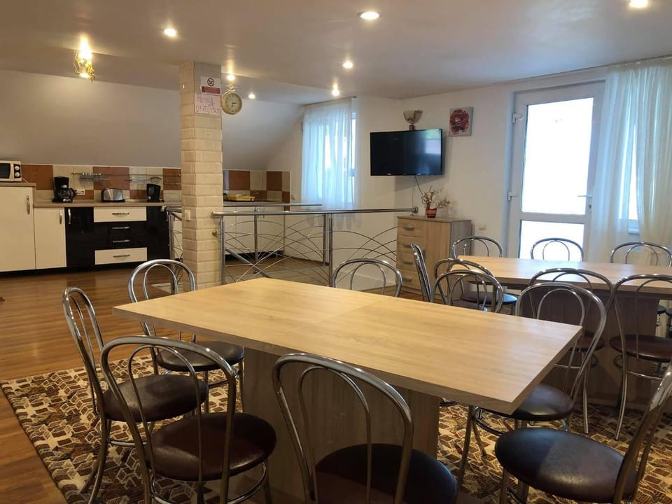 Communal lounge/ TV room, Kitchen or kitchenette, Seating area, Dining area