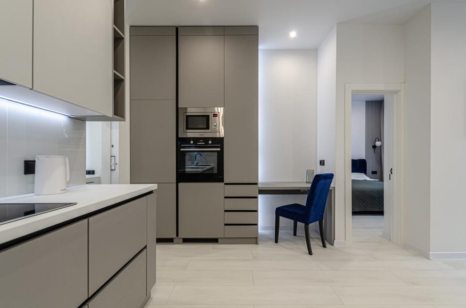 Dining area, microwave, oven, pet friendly, stove, kitchen