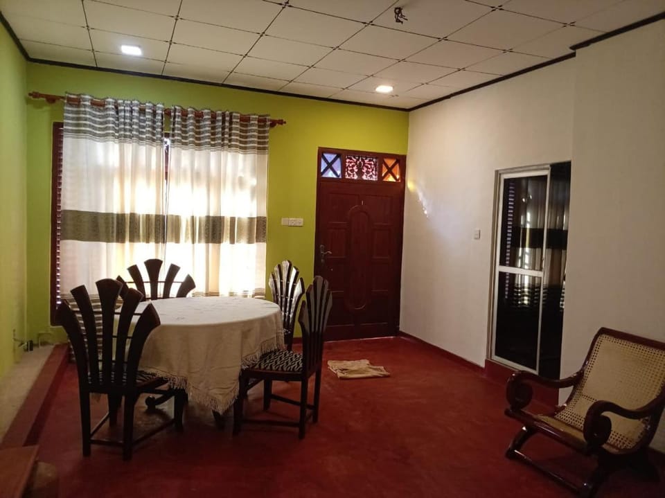 Ocean Breeze Guest House Bed and Breakfast in Dambulla