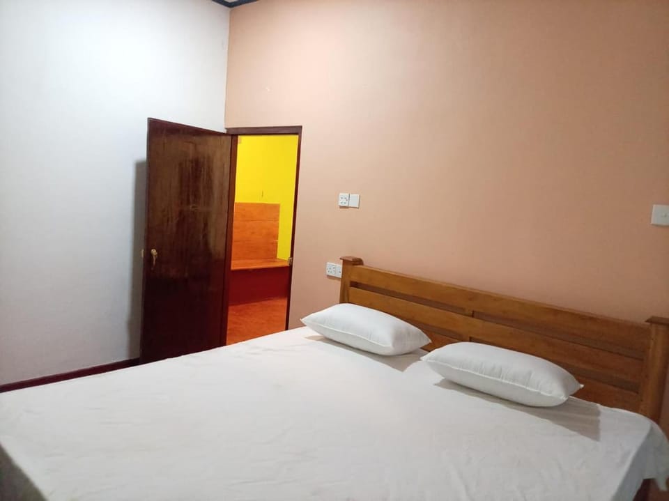 Ocean Breeze Guest House Bed and Breakfast in Dambulla