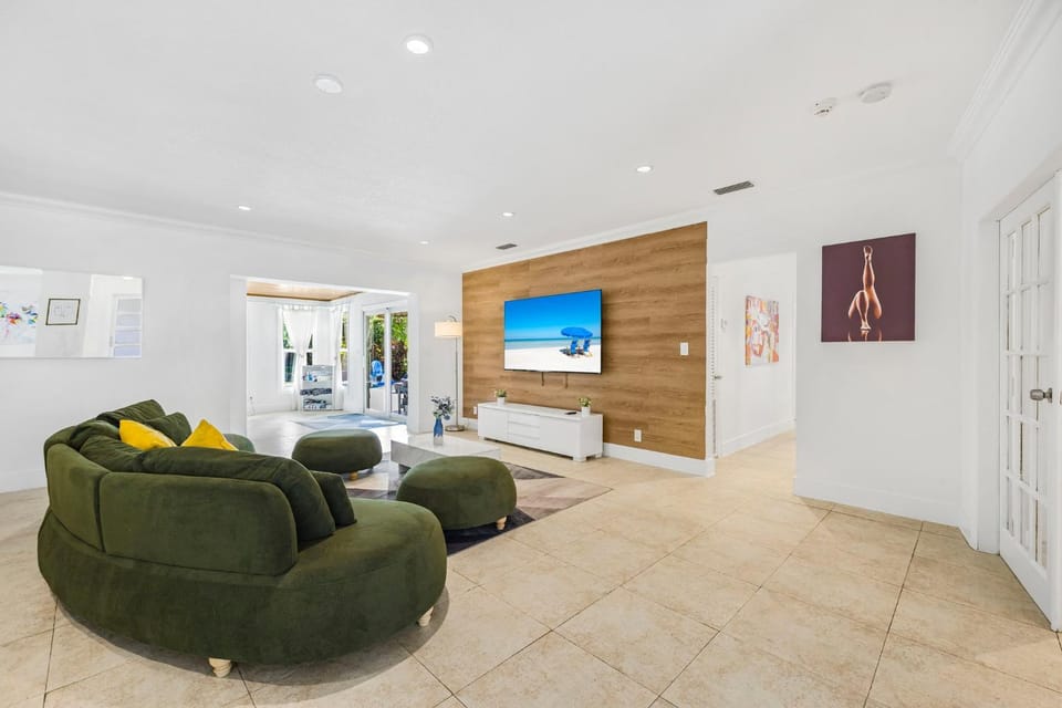 TV and multimedia, Living room, Seating area