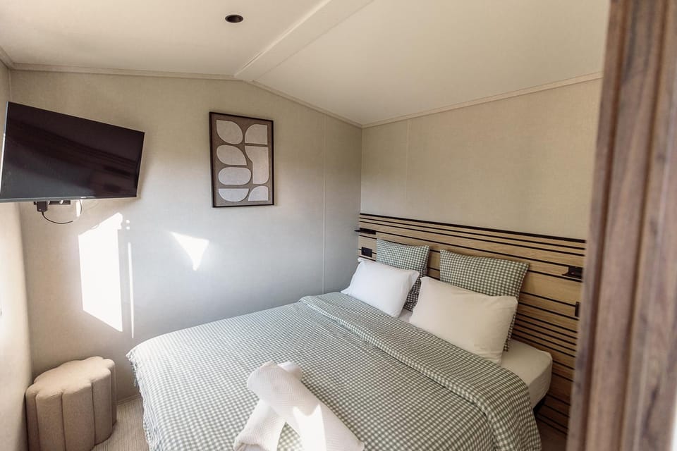 Communal lounge/ TV room, Bed, TV and multimedia, Photo of the whole room, Bedroom, towels