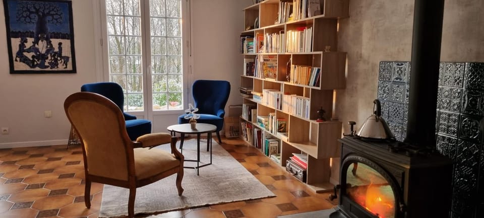 Library, Living room