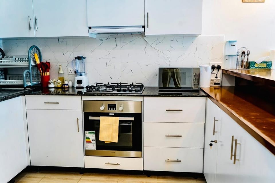Cozy Luxe Haven Lakeside Condo in Entebbe Apartment in Uganda
