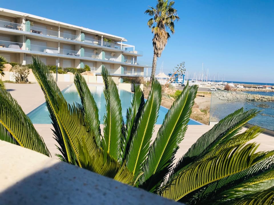 Property building, Day, Natural landscape, Solarium, View (from property/room), Balcony/Terrace, Beach, Sea view, Swimming pool