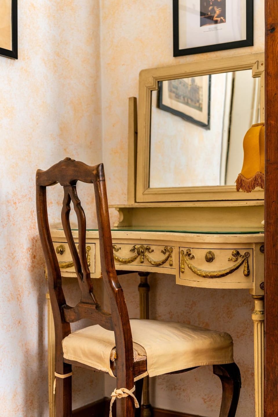 Charming Roman home by the Colosseum Apartment in Rome