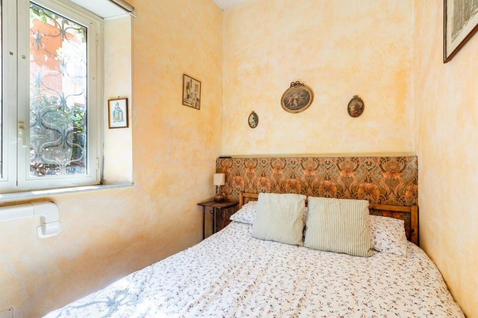 Charming Roman home by the Colosseum Apartment in Rome