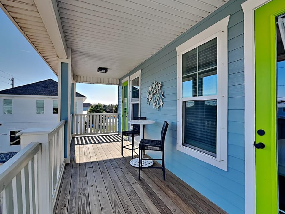 Patio, Neighbourhood, Seating area