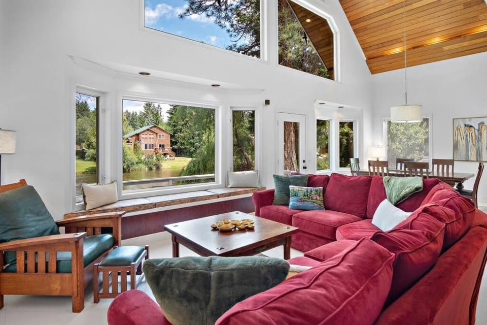 Living room, Seating area, River view