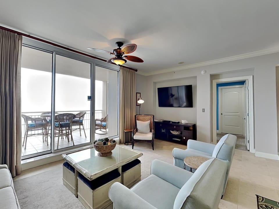 TV and multimedia, Balcony/Terrace, Living room, Seating area, furniture