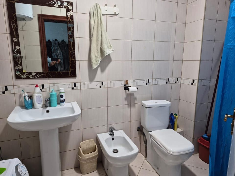 Shower, Toilet, Bathroom, bidet, towels