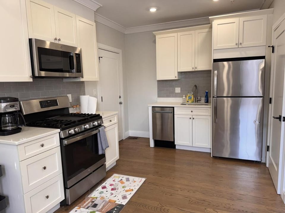 Furnished 2-Bedroom Apartment Prime Location Near South Bay and UMass Apartment in Boston
