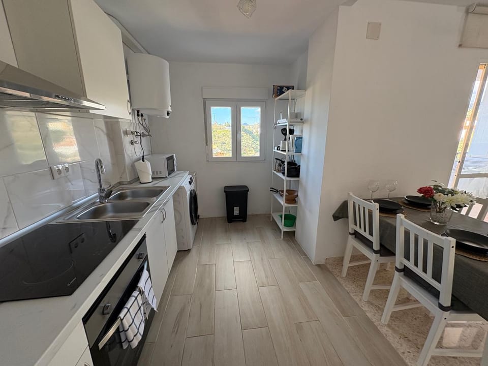 Kitchen or kitchenette, Dining area, oven, stove, toaster