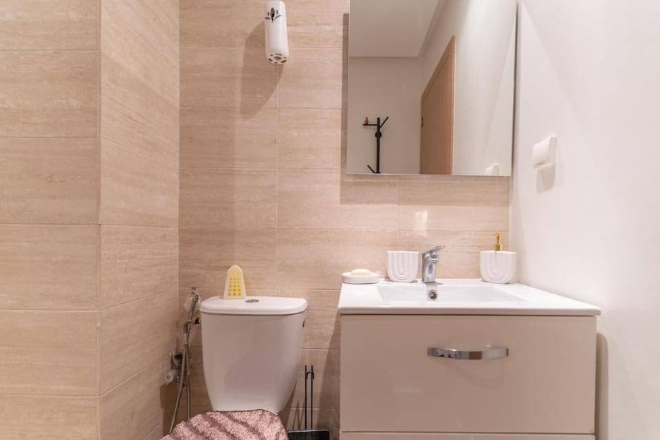 Luxury 3BD Golf View Pool Fast Fiber WiFi Apartment in Marrakesh