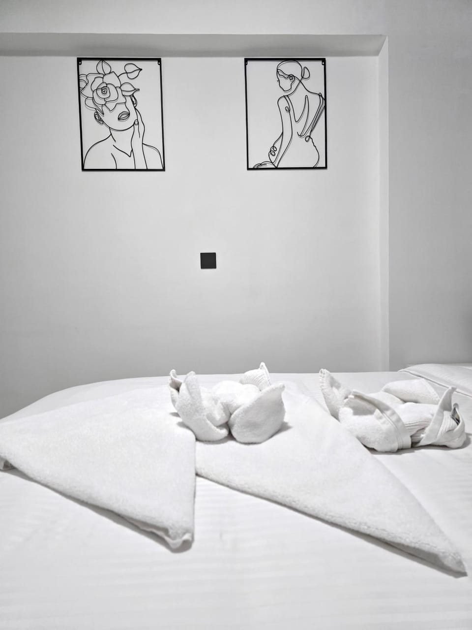 Bed, Bedroom, towels