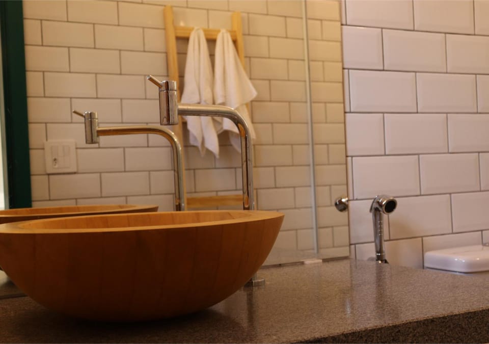 Bathroom, towels