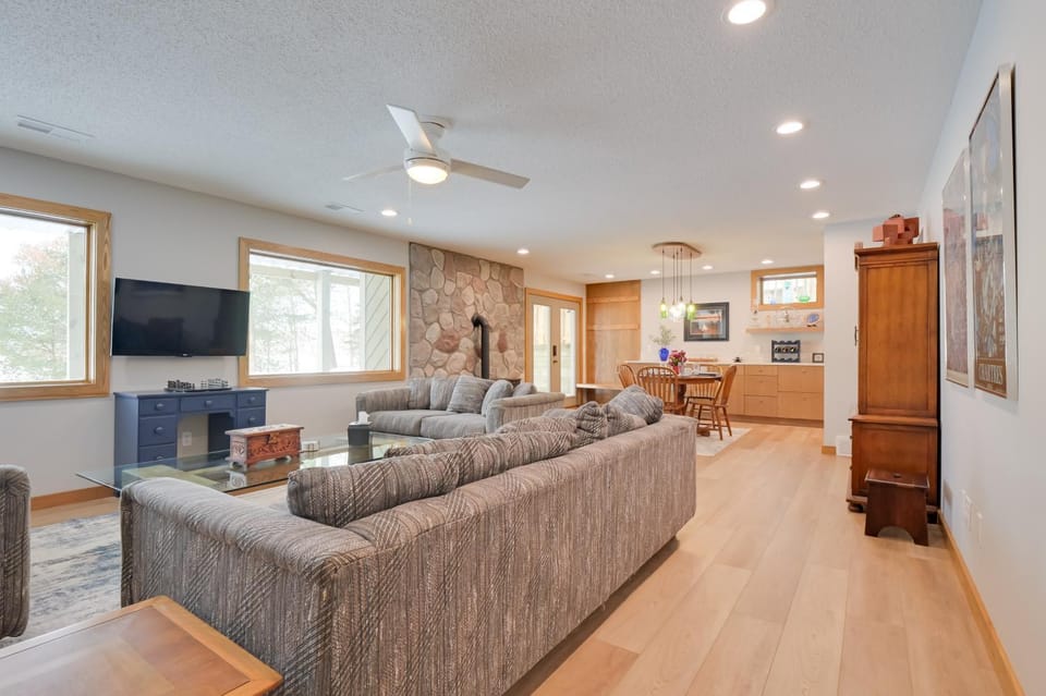 Lakeside Retreat in Hayward: Pet Friendly! Apartment in Wisconsin