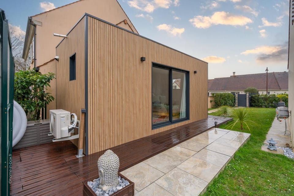 Property building, Patio, Garden, Garden view