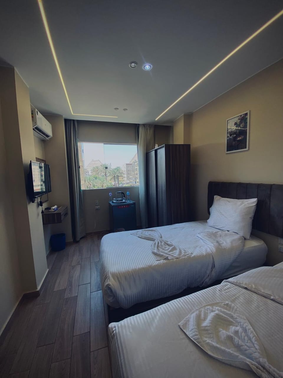 Communal lounge/ TV room, Bed, TV and multimedia, Living room, Photo of the whole room, Seating area, Evening entertainment, Bedroom