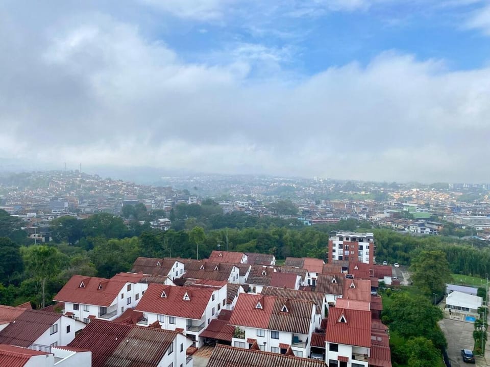 Suite tipo loft de lujo cerca al aeropuerto con AC Apartment in Pereira
