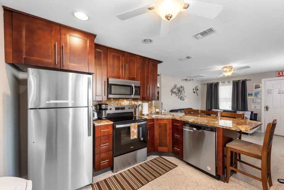 Charming Beachside Retreat #3 - Steps to the Beach House in Indian Rocks Beach