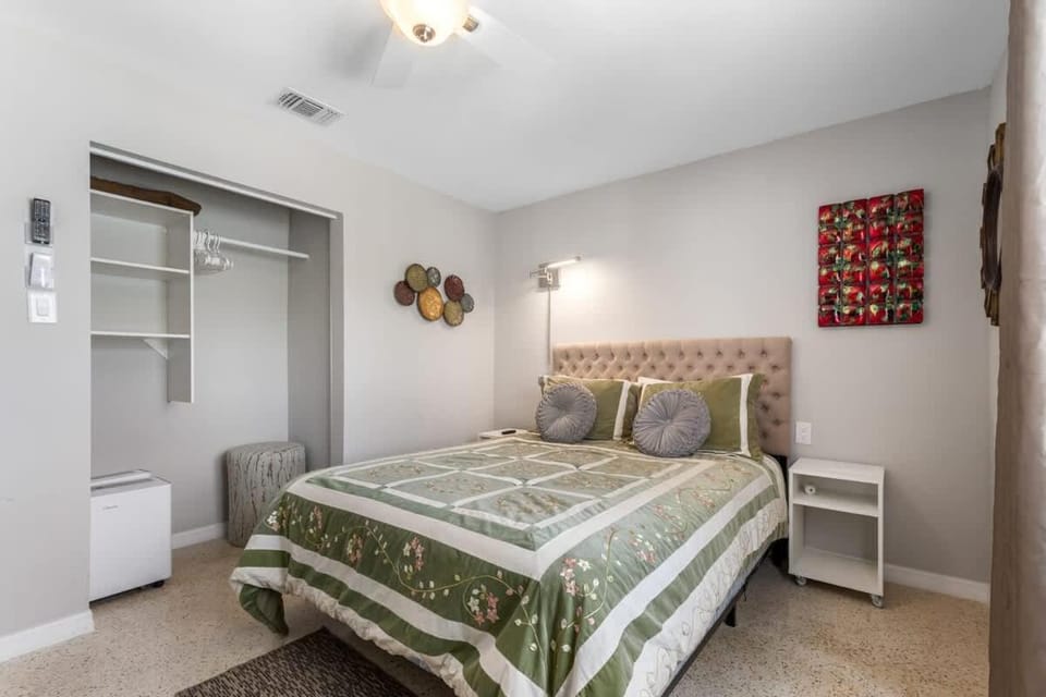 Charming Beachside Retreat #3 - Steps to the Beach House in Indian Rocks Beach
