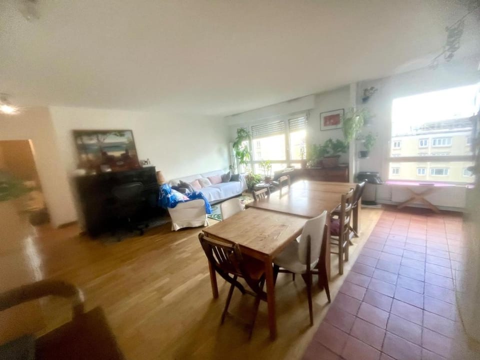 Mobility lease Apt 70 m2 for 4 Parking Belleville Apartment in Paris