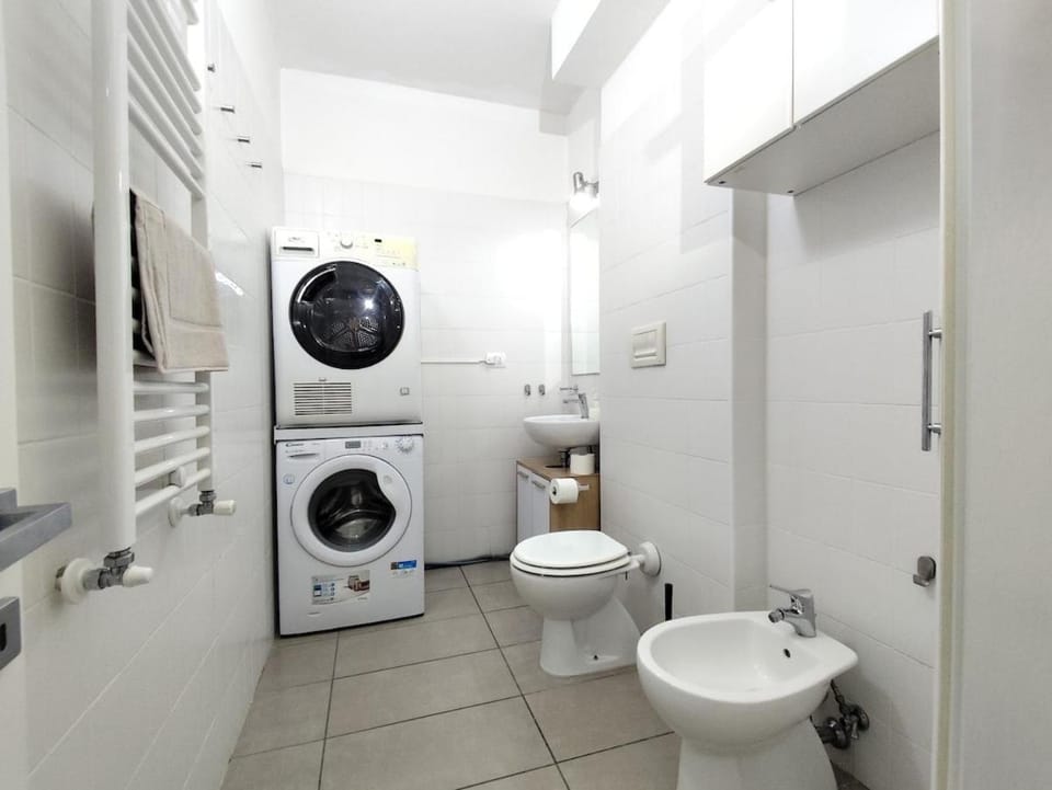 Toilet, Bathroom, bidet, washing machine, dryer