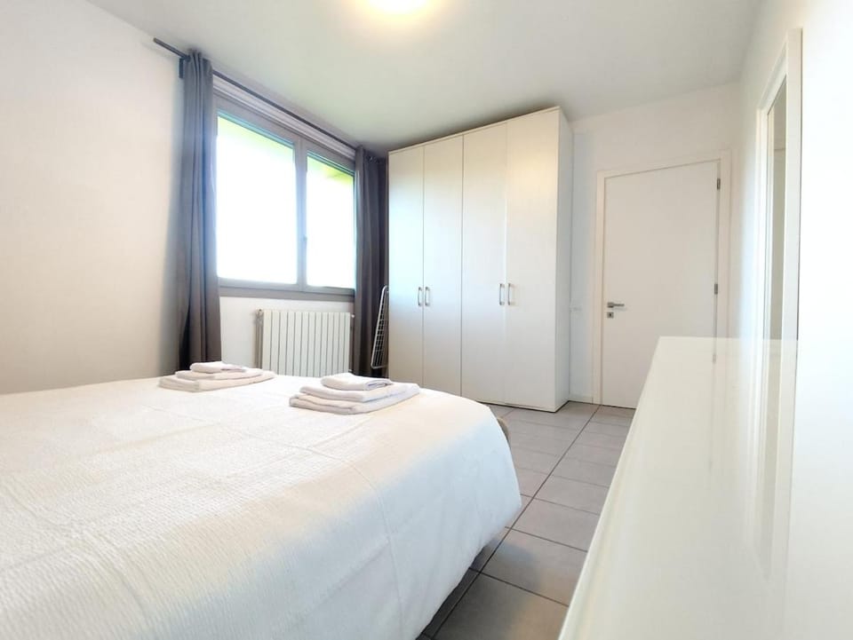Bed, Photo of the whole room, Bedroom, towels, wardrobe