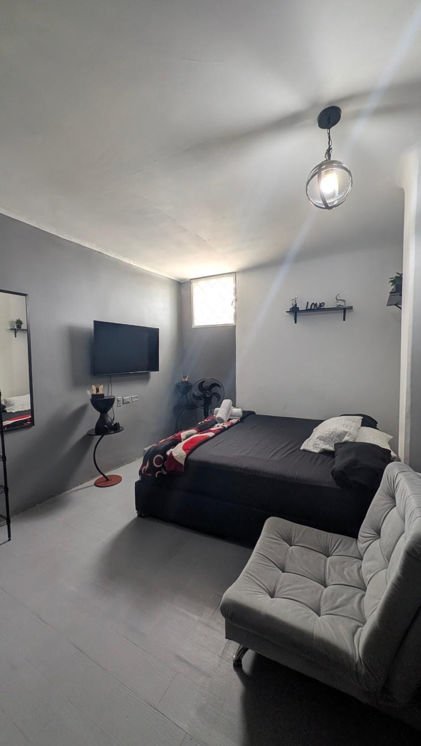 Communal lounge/ TV room, Bed, TV and multimedia, Bedroom