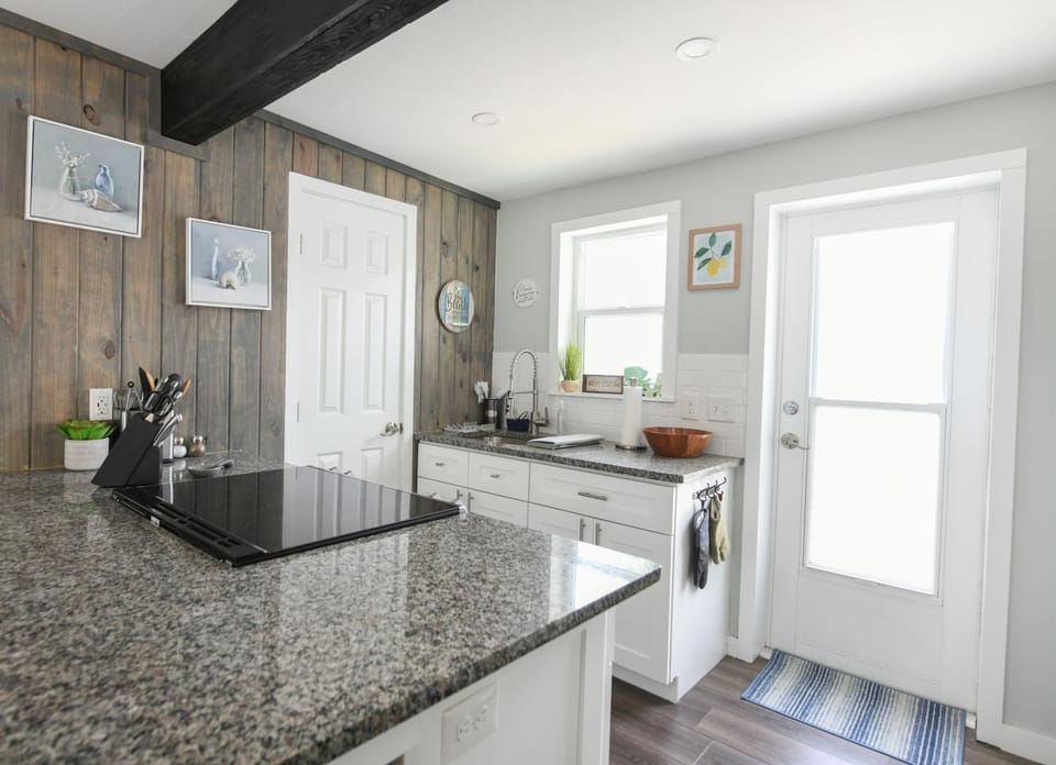 Kitchen or kitchenette, pet friendly, stove