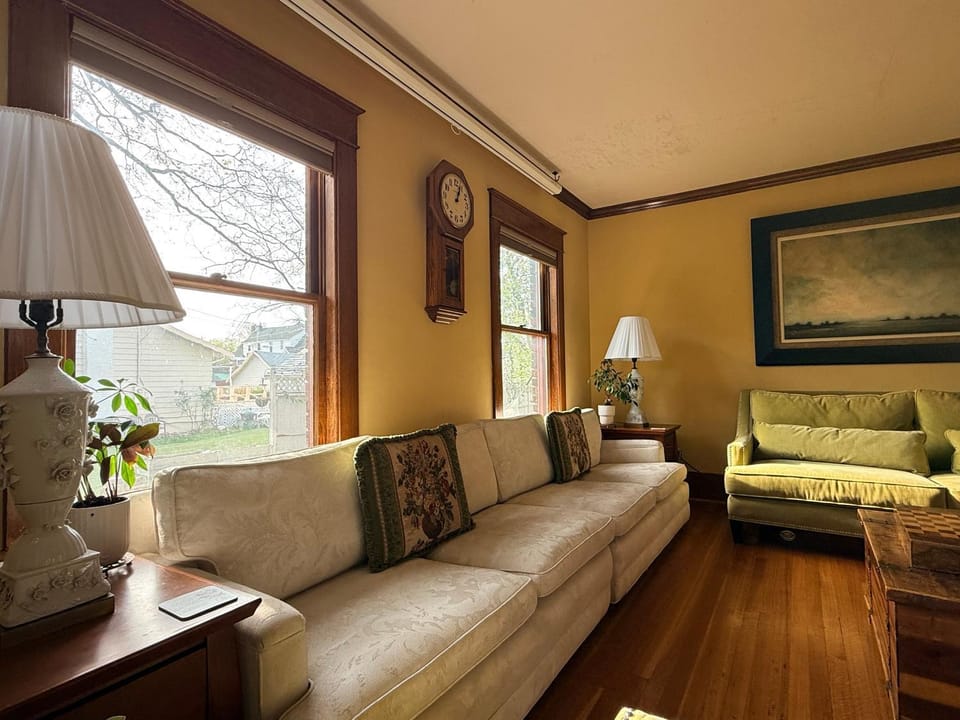 This Old Frat House Bed & Breakfast Bed and Breakfast in Missoula