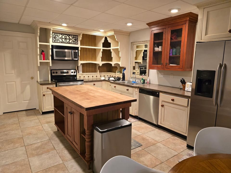 Entire Private 1BR Apartment, Private Entrance, Full Kitchen, Parking Apartment in Charlotte