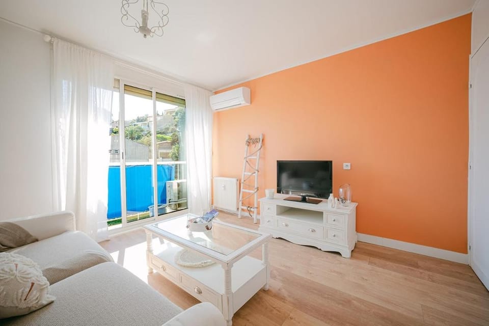 TV and multimedia, Living room, air conditioner