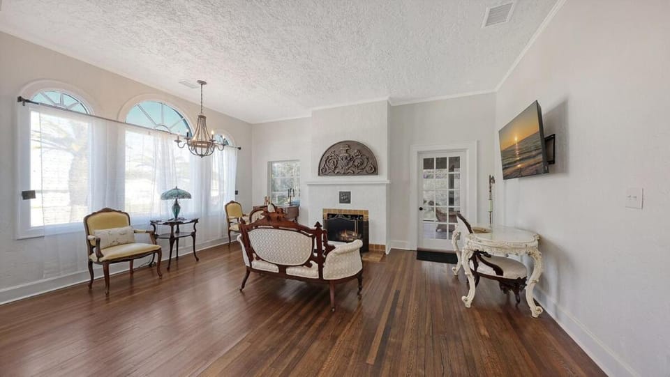 Historic - Huge Backyard, Mother-In-Law Apt Apartment in Florida
