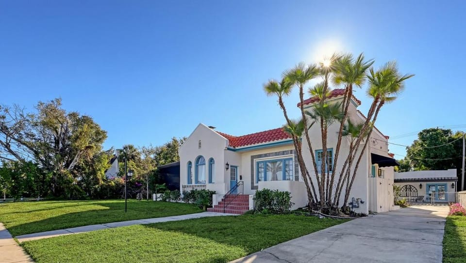 Historic - Huge Backyard, Mother-In-Law Apt Apartment in Florida