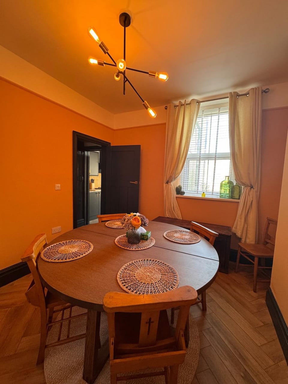 Spacious 3 bedroom house - Brecon Beacons - HERITAGE TOWN House in Llanfoist Fawr
