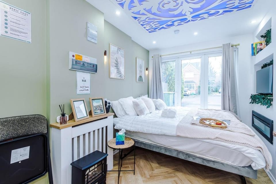 Bed, Bedroom