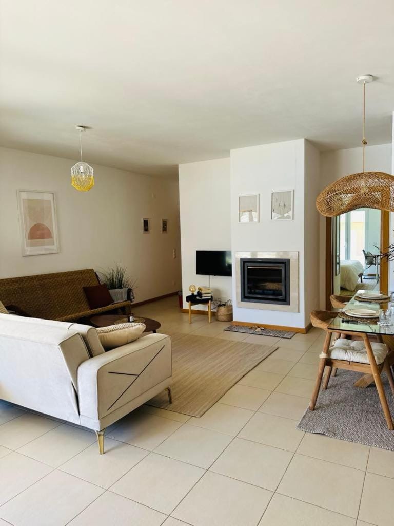 Communal lounge/ TV room, TV and multimedia, Living room, Seating area, Evening entertainment, fireplace, fireplace