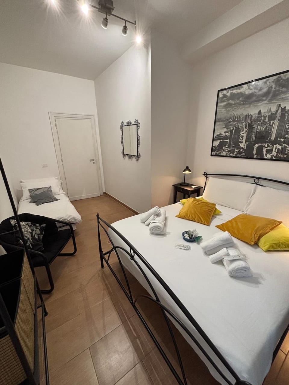 Bed, Photo of the whole room, Bedroom, towels