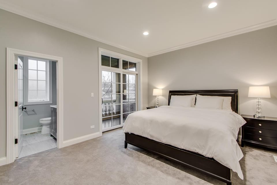 Photo of the whole room, Bedroom